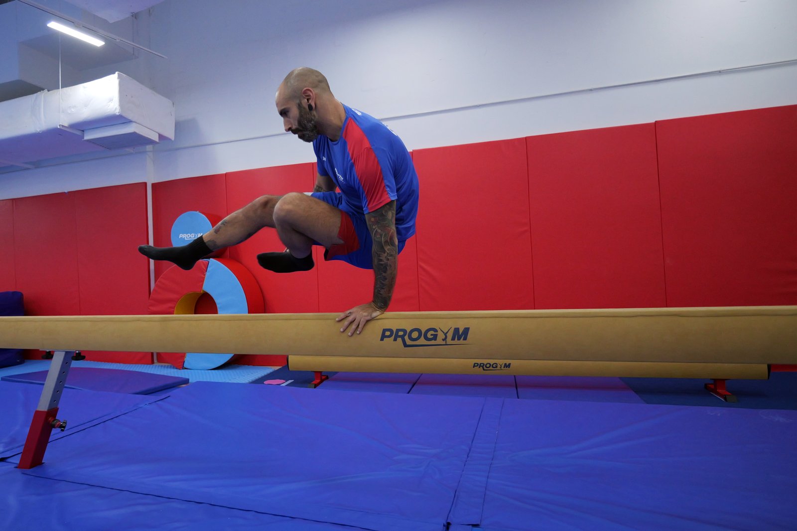 Thief vault over a parkour obstacle at ProGym Cyberport